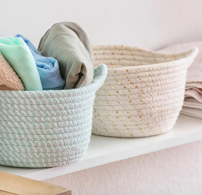 panière d'une salle de bain rangée